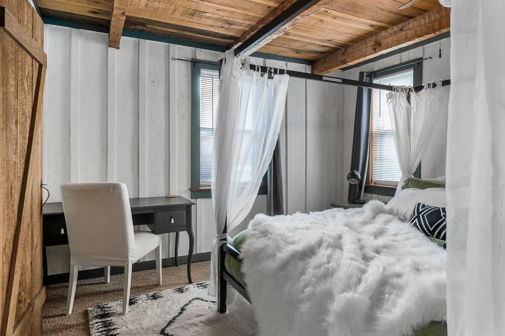 Rustic Cabin, Dock, Firepit, Kayaks & Games Winchester Exteriér fotografie