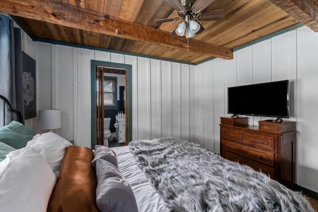 Rustic Cabin, Dock, Firepit, Kayaks & Games Winchester Exteriér fotografie
