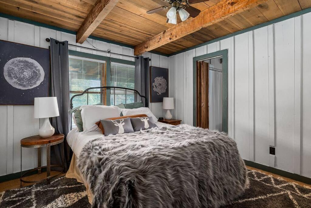Rustic Cabin, Dock, Firepit, Kayaks & Games Winchester Exteriér fotografie