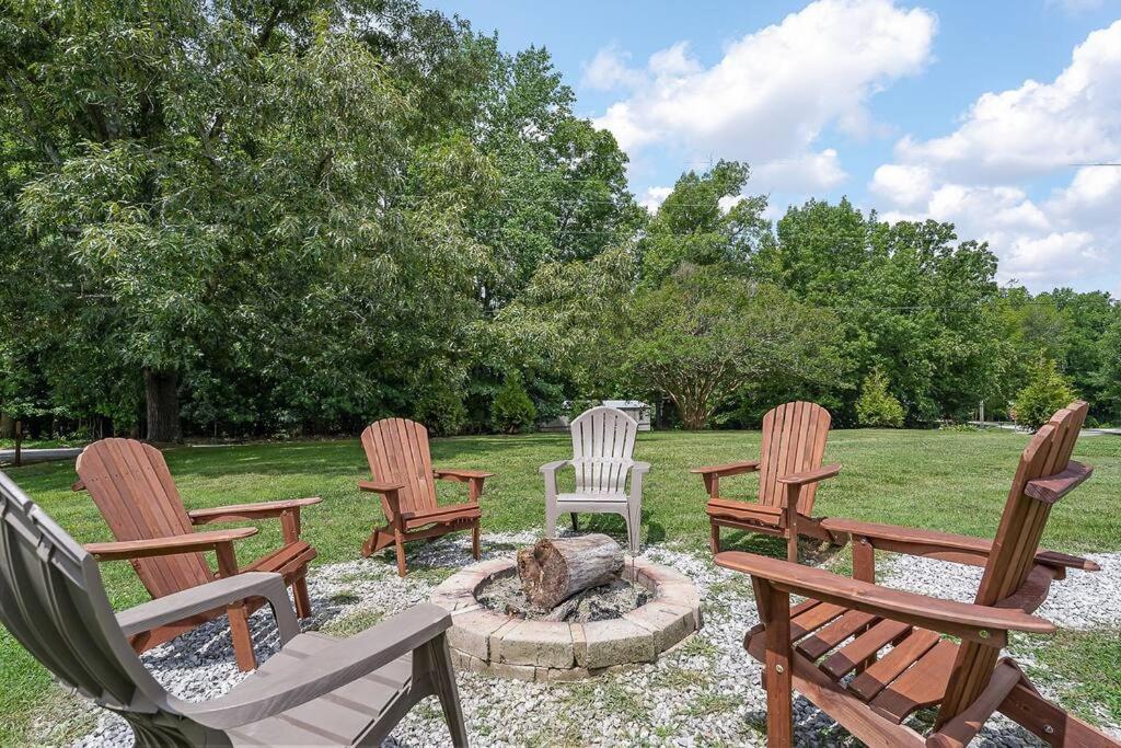 Rustic Cabin, Dock, Firepit, Kayaks & Games Winchester Exteriér fotografie